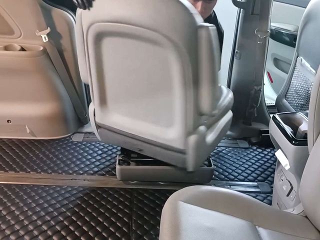 카니발 3세대 4인승 · 무시동히터 시공 사진