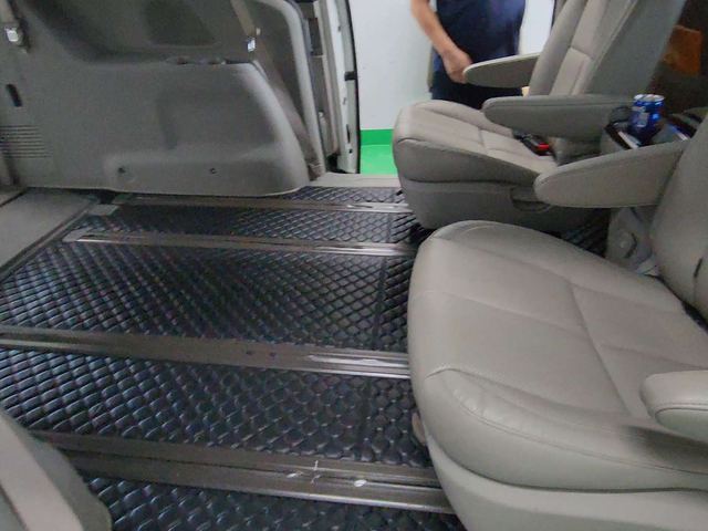 카니발 3세대 7인승 · 통합레일 시공 사진